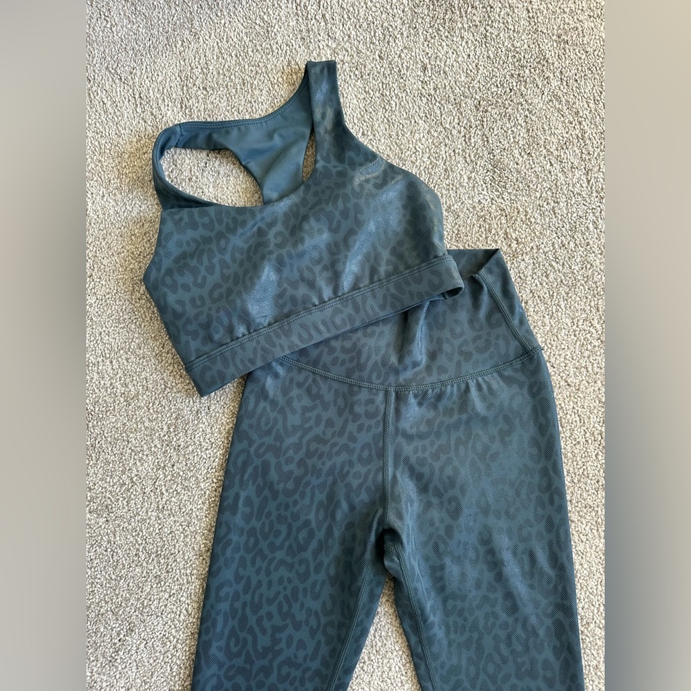 ALLFENIX Metallic Blue Cheetah Leggings Sports Bra Set XS Workout Spandex
